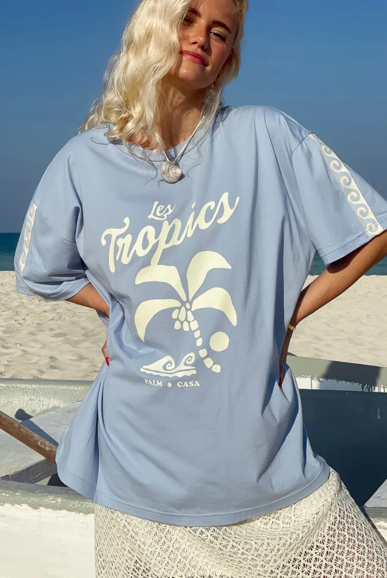 PALM TROPICS T-SHIRT - PALE BLUE