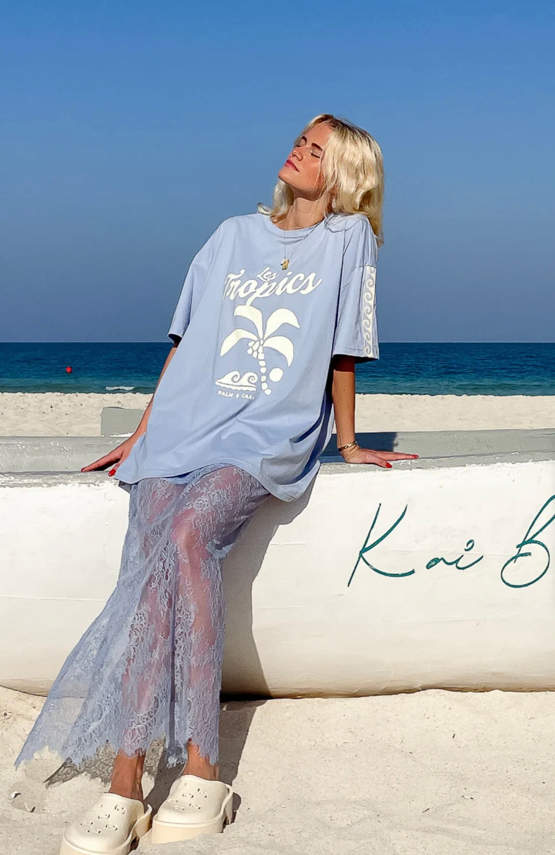 PALM TROPICS T-SHIRT - PALE BLUE